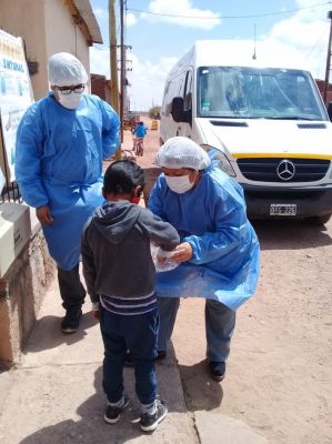 与本地医院合作，发展健全预防检测